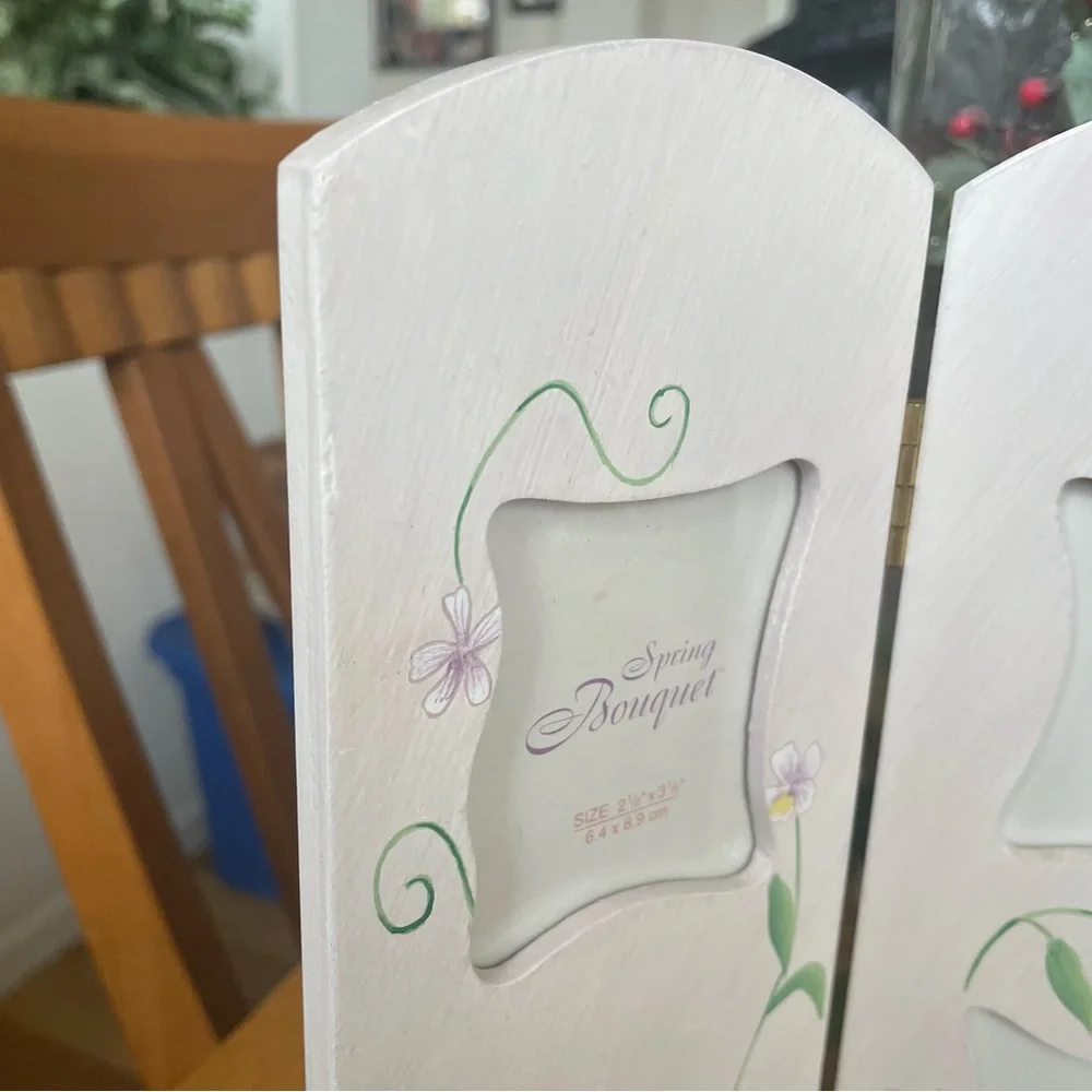 Vintage Russ Spring Bouquet 3 Panel Picture Frame Holder